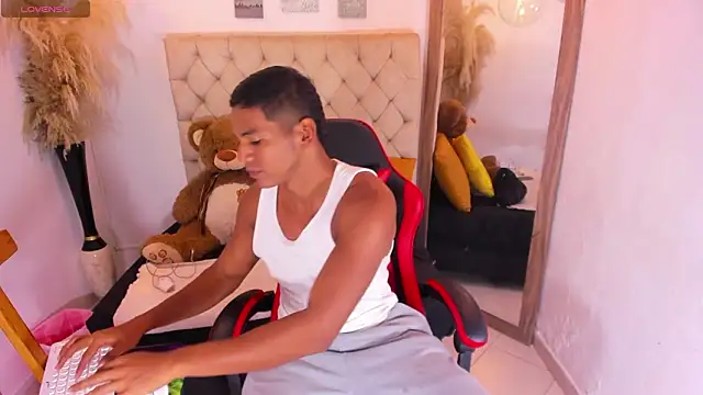 Snapshot of noah_sthone chatting on 01-19-26, 03:21 noah sthone online show from 01-19-26, 03:21