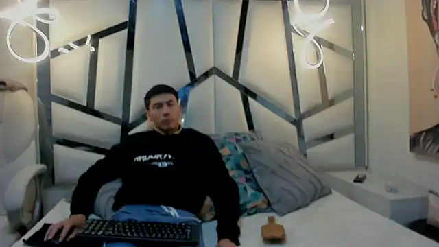 Snapshot of ScarlettAndLucas chatting on 02-13-26, 10:00 ScarlettAndLucas online show from 02-13-26, 10:00