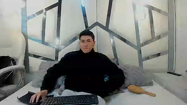 Snapshot of ScarlettAndLucas chatting on 02-19-26, 12:34 ScarlettAndLucas online show from 02-19-26, 12:34