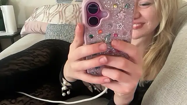 Snapshot of blondebunny999_999 chatting on 02-04-26, 06:03 blondebunny999 999 online show from 02-04-26, 06:03