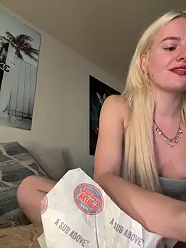 blondebunny999 999 online show from 05-08-26, 10:04