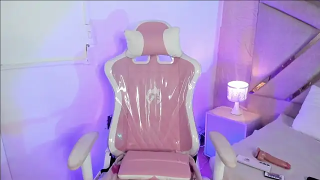 Snapshot of gemma_roberts_ chatting on 02-23-26, 01:36 gemma roberts online show from 02-23-26, 01:36