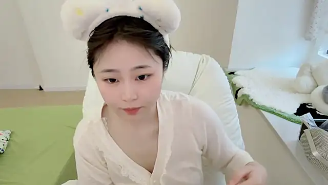 Snapshot of Onefiona chatting on 03-30-26, 06:47 Onefiona online show from 03-30-26, 06:47