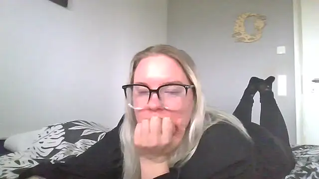 MinchenBienchen98 online show from 02-11-26, 10:42