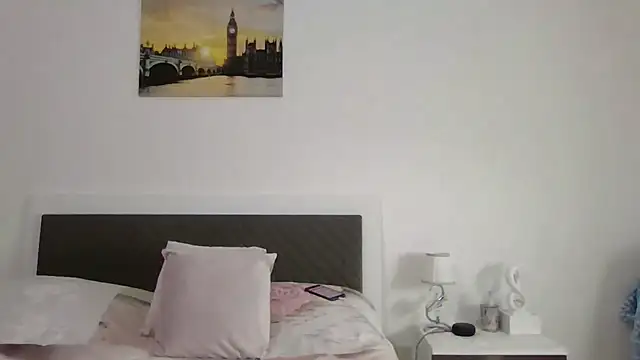 Clara1986 online show from 05-12-26, 08:22
