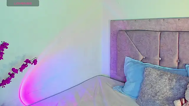 Britanny77 online show from 04-25-26, 01:19