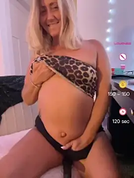 FoxyMillie online show from 06-18-26, 04:02