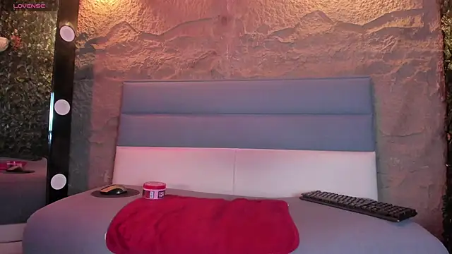 Snapshot of milenahot__69 chatting on 02-05-26, 11:26 milenahot 69 online show from 02-05-26, 11:26