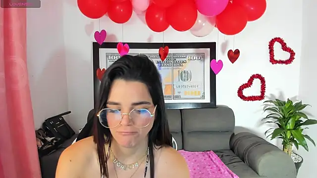 Snapshot of LucianaMoreau chatting on 02-17-26, 11:44 LucianaMoreau online show from 02-17-26, 11:44