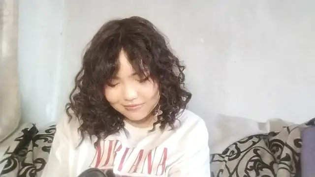 Snapshot of MollyAsian chatting on 03-08-26, 05:44 MollyAsian online show from 03-08-26, 05:44