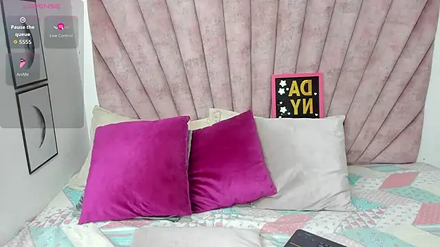 Snapshot of danibellucii_ chatting on 02-19-26, 12:01 danibellucii online show from 02-19-26, 12:01