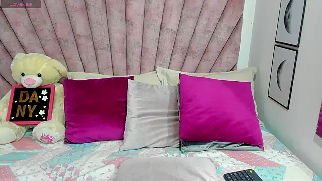 Snapshot of danibellucii_ chatting on 03-07-26, 03:03 danibellucii online show from 03-07-26, 03:03