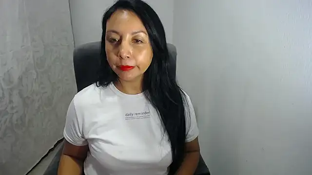 soyElena46 online show from 04-25-26, 02:25