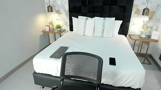 Snapshot of emily_clarkk_ chatting on 02-25-26, 08:07 emily clarkk online show from 02-25-26, 08:07