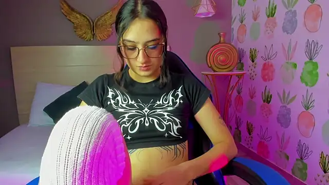 Snapshot of emma_hiltonn_ chatting on 03-11-26, 02:28 emma hiltonn online show from 03-11-26, 02:28