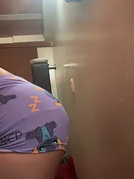 Snapshot of cristal-123 chatting on 02-19-26, 07:21 cristal-123 online show from 02-19-26, 07:21