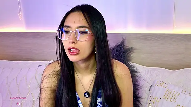 Snapshot of AliceeBloom chatting on 02-18-26, 10:33 AliceeBloom online show from 02-18-26, 10:33