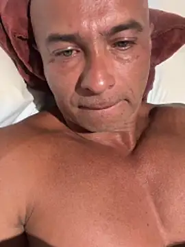 Snapshot of dogfrota chatting on 02-21-26, 03:40 dogfrota online show from 02-21-26, 03:40