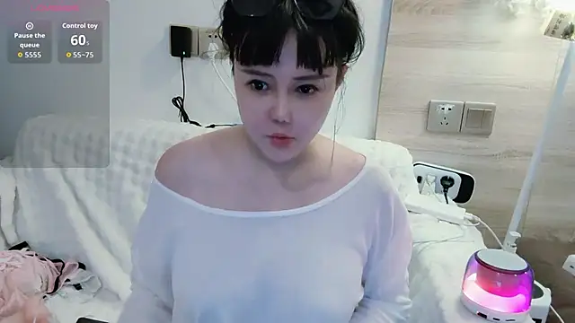 Mia-zhan online show from 03-26-26, 09:42