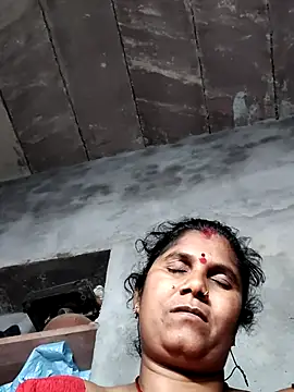 Hot di97 online show from 04-28-26, 02:33