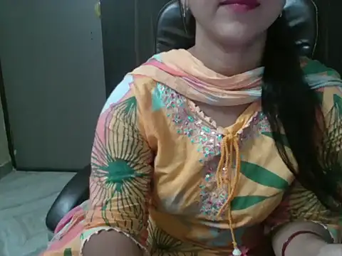 Snapshot of Adaa7 chatting on 06-12-26, 04:06 Adaa7 online show from 06-12-26, 04:06