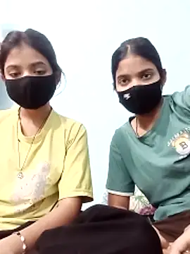 Snapshot of College--girl chatting on 03-13-26, 04:35 College--girl online show from 03-13-26, 04:35