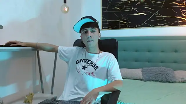 Snapshot of XanderGrey8 chatting on 01-15-26, 07:06 XanderGrey8 online show from 01-15-26, 07:06