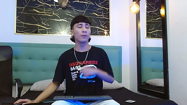 Snapshot of XanderGrey8 chatting on 01-16-26, 07:29 XanderGrey8 online show from 01-16-26, 07:29