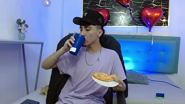 Snapshot of XanderGrey8 chatting on 02-16-26, 08:16 XanderGrey8 online show from 02-16-26, 08:16