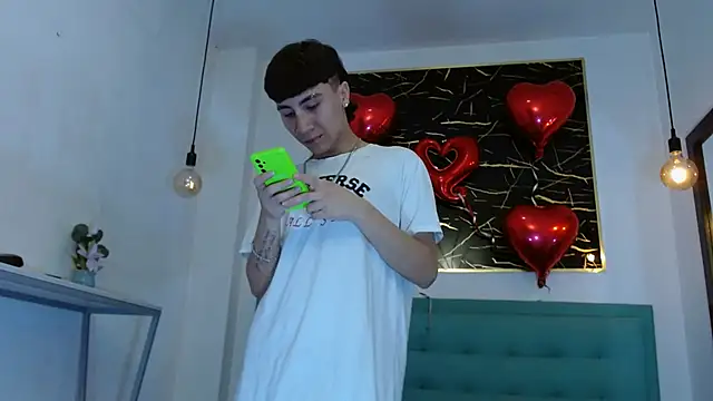 Snapshot of XanderGrey8 chatting on 02-18-26, 07:32 XanderGrey8 online show from 02-18-26, 07:32