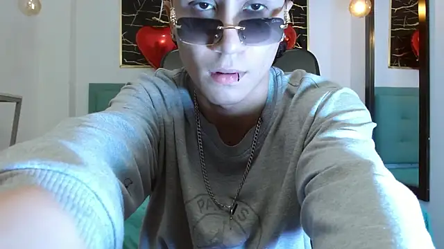 Snapshot of XanderGrey8 chatting on 02-19-26, 07:21 XanderGrey8 online show from 02-19-26, 07:21