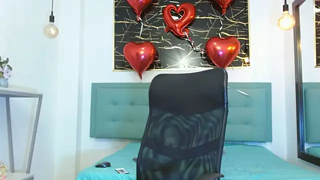 Snapshot of XanderGrey8 chatting on 02-21-26, 07:48 XanderGrey8 online show from 02-21-26, 07:48