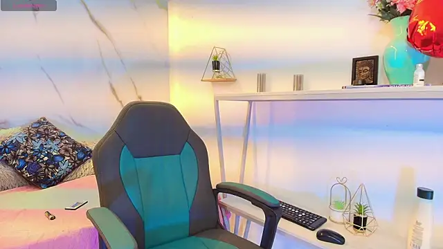 Snapshot of XanderGrey8 chatting on 02-27-26, 07:47 XanderGrey8 online show from 02-27-26, 07:47