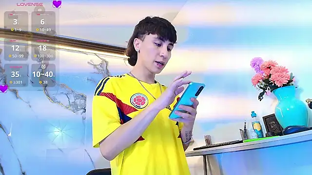 Snapshot of XanderGrey8 chatting on 03-11-26, 07:20 XanderGrey8 online show from 03-11-26, 07:20