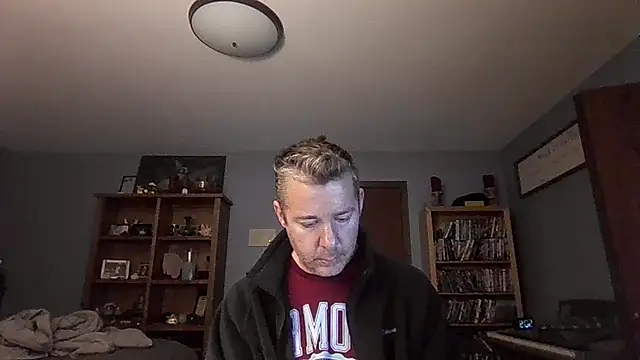 Snapshot of chrisw8140 chatting on 02-18-26, 02:02 chrisw8140 online show from 02-18-26, 02:02