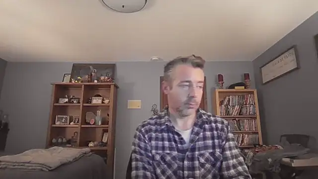 Snapshot of chrisw8140 chatting on 03-05-26, 01:56 chrisw8140 online show from 03-05-26, 01:56