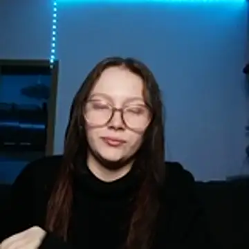 Snapshot of YoungLisaa18 chatting on 01-19-26, 04:00 YoungLisaa18 online show from 01-19-26, 04:00