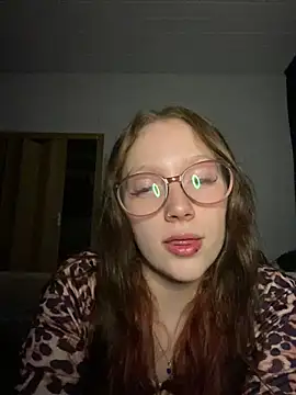 Snapshot of YoungLisaa18 chatting on 03-11-26, 08:37 YoungLisaa18 online show from 03-11-26, 08:37