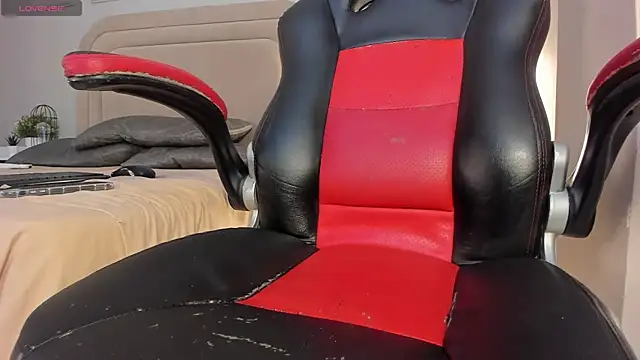 Meeganfoox online show from 01-14-26, 03:56