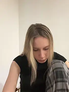 Snapshot of cherry25 chatting on 01-16-26, 03:38 cherry25 online show from 01-16-26, 03:38