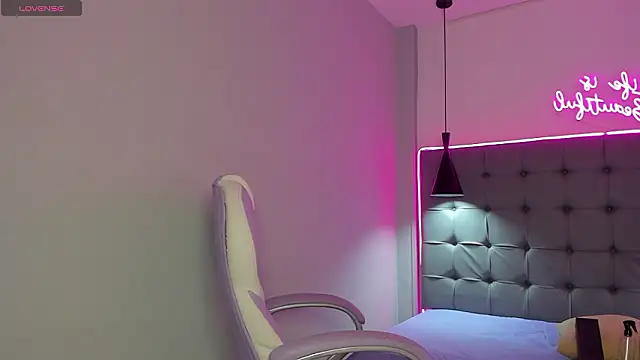 Snapshot of scarletcherry18 chatting on 02-10-26, 03:21 scarletcherry18 online show from 02-10-26, 03:21