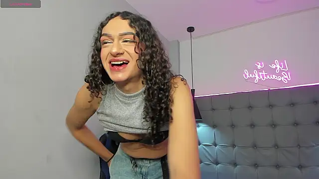 Snapshot of scarletcherry18 chatting on 02-26-26, 03:27 scarletcherry18 online show from 02-26-26, 03:27