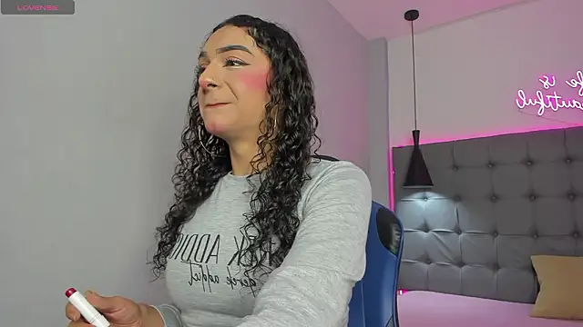 Snapshot of scarletcherry18 chatting on 03-13-26, 04:08 scarletcherry18 online show from 03-13-26, 04:08