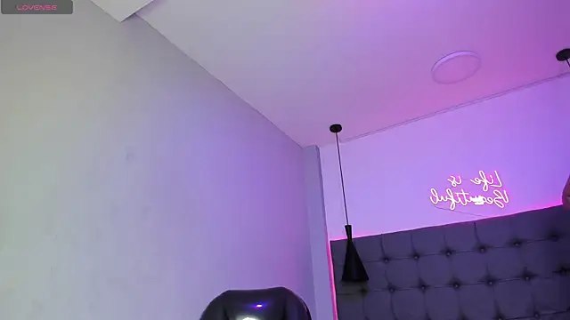 Snapshot of scarletcherry18 chatting on 06-25-26, 05:12 scarletcherry18 online show from 06-25-26, 05:12