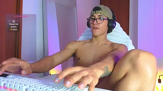 Snapshot of emilio_rivs chatting on 01-17-26, 03:44 emilio rivs online show from 01-17-26, 03:44