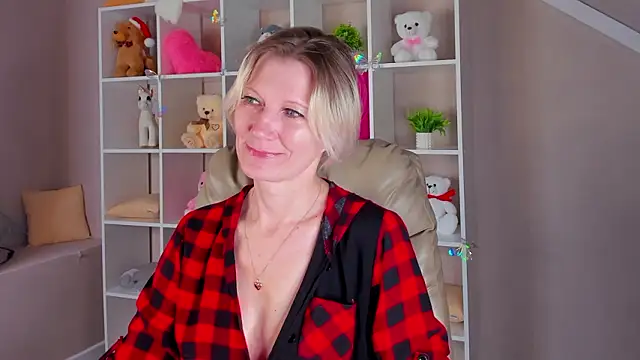 Julie Lucas online show from 03-15-26, 12:49