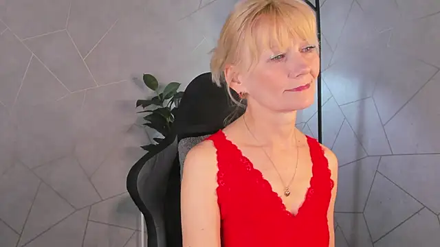 Snapshot of Julie_Lucas chatting on 05-14-26, 12:06 Julie Lucas online show from 05-14-26, 12:06