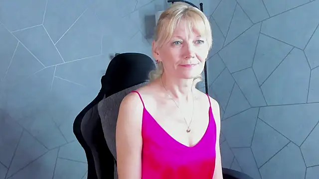 Snapshot of Julie_Lucas chatting on 05-17-26, 11:56 Julie Lucas online show from 05-17-26, 11:56