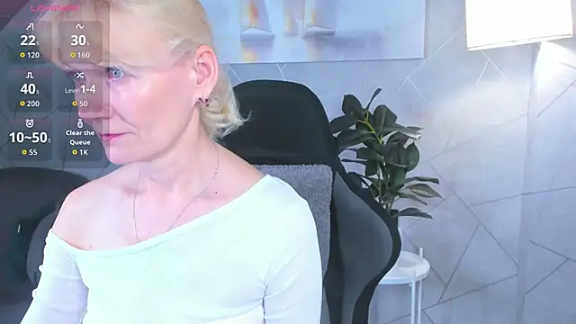 Snapshot of Julie_Lucas chatting on 05-29-26, 12:08 Julie Lucas online show from 05-29-26, 12:08