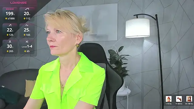 Snapshot of Julie_Lucas chatting on 06-10-26, 11:46 Julie Lucas online show from 06-10-26, 11:46